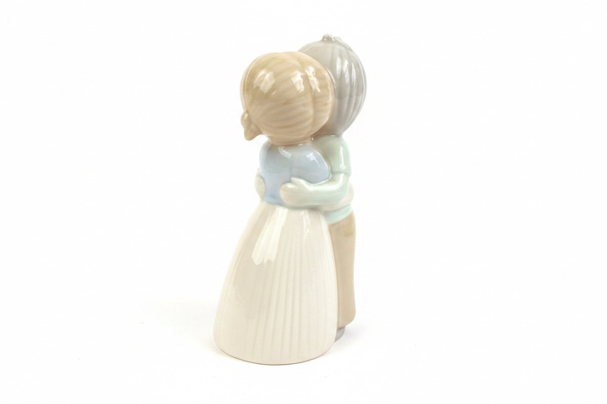Vintage Saywell Imports Japan Porcelain Boy & Girl Hugging|286886190052