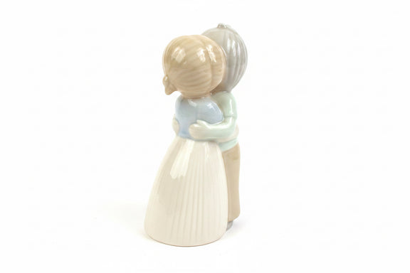 Vintage Saywell Imports Japan Porcelain Boy & Girl Hugging|286886190052