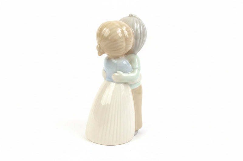 Vintage Saywell Imports Japan Porcelain Boy & Girl Hugging|286886190052