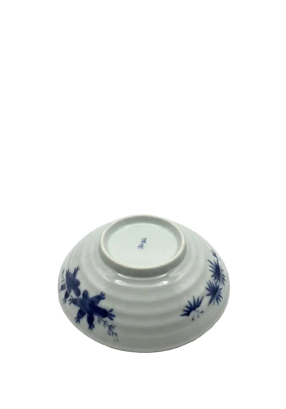 Vintage Japanese Blue & White Hand-Painted Scalloped Bowl – Floral & Vine Motif|287042977722