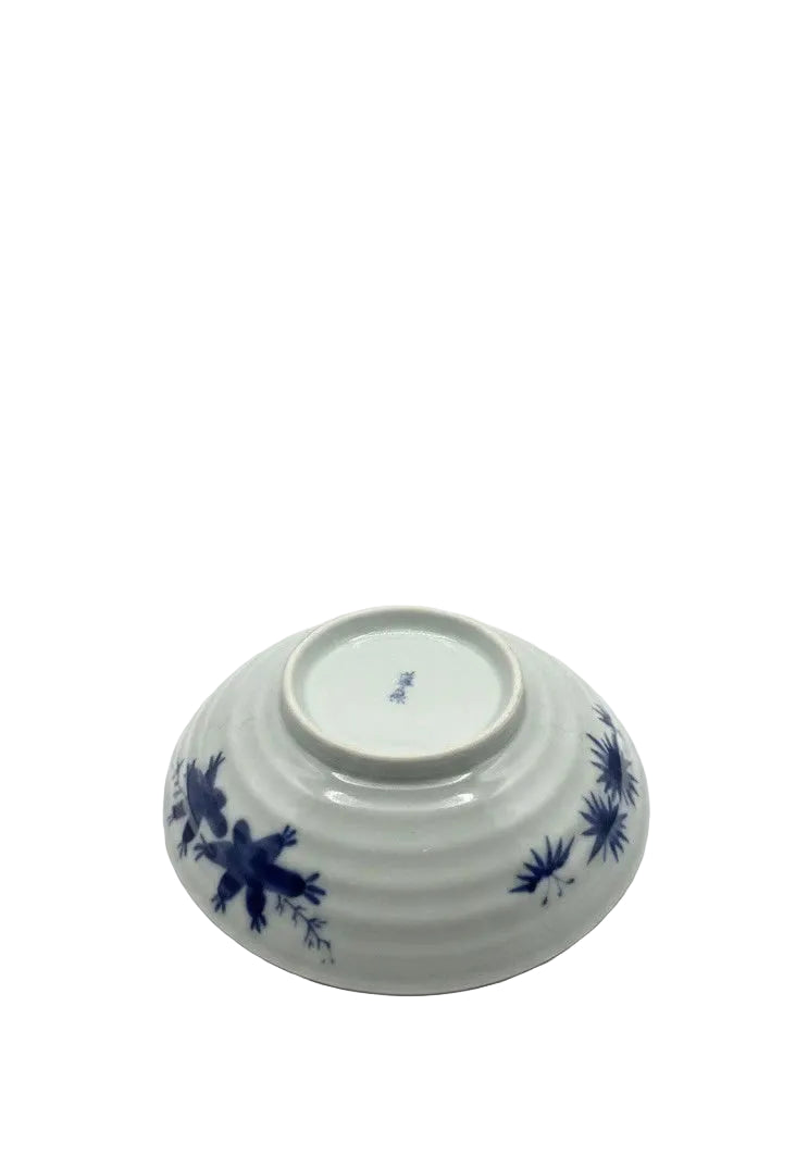 Vintage Japanese Blue & White Hand-Painted Scalloped Bowl – Floral & Vine Motif|287042977722