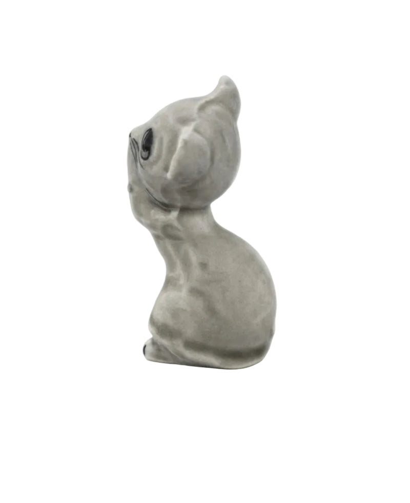 Vintage 1940s English Ceramic Miniature Praying Cat